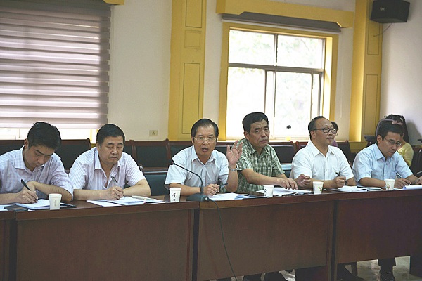 校本部到新乡医学院成人教育学院召开调研会-2.jpg